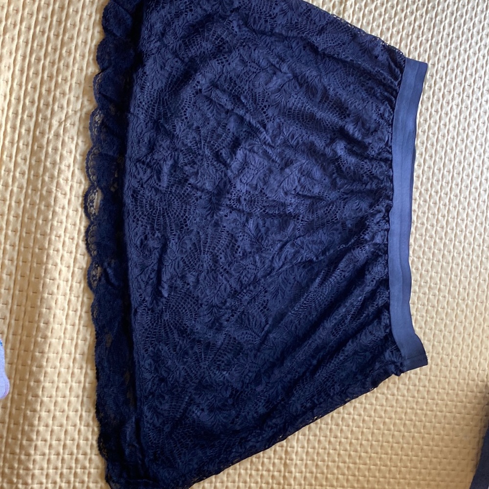 XL Lacy mini skirt! EUC, stretchy waist